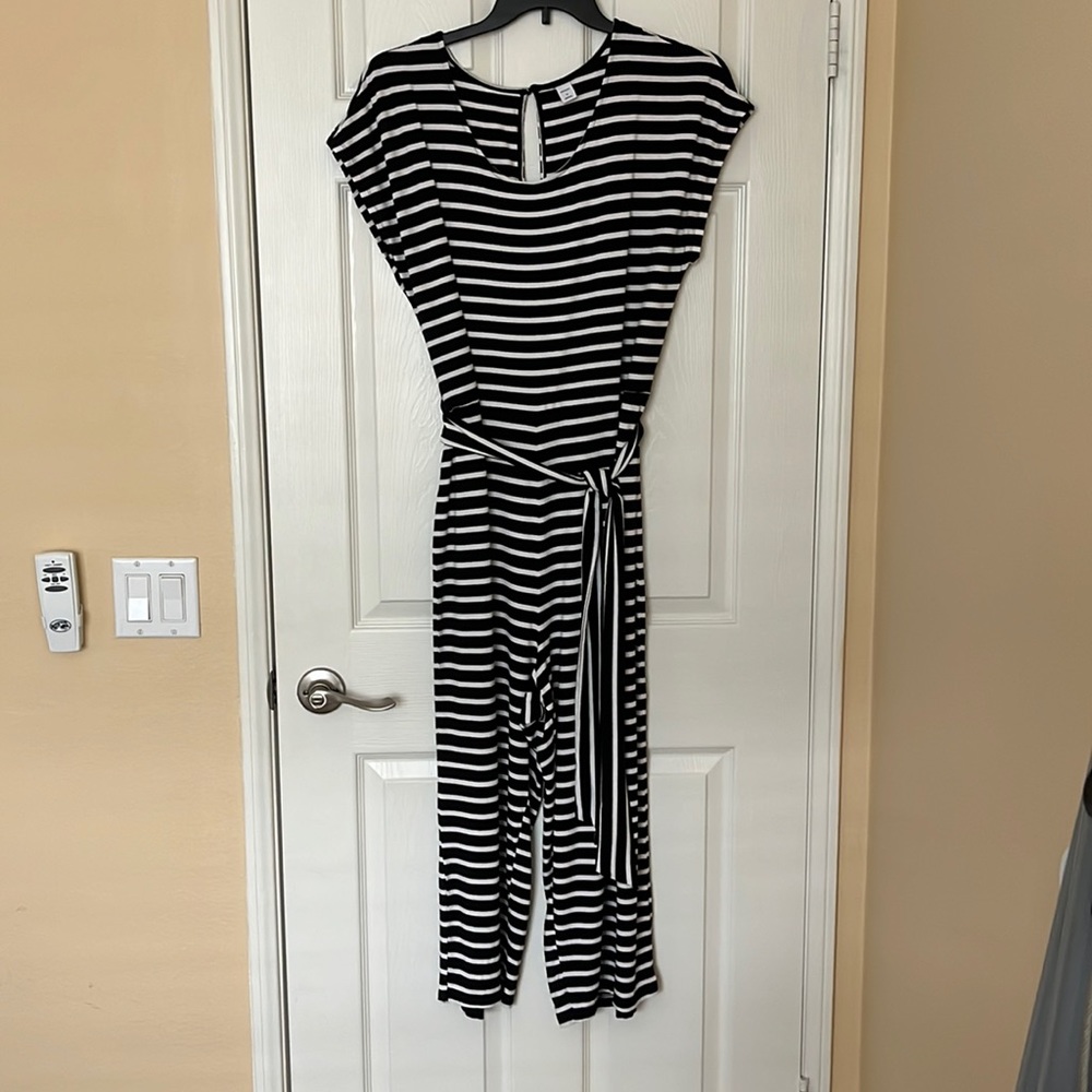 Old navy cropped pant romper attached tie belit